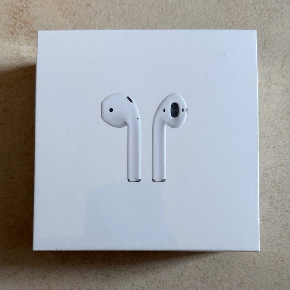 Apple AirPods in White